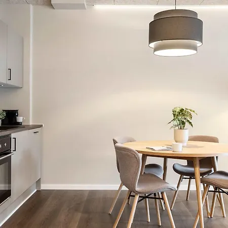 Modern Easy-access 1br In Midtown דירה אורהוס
